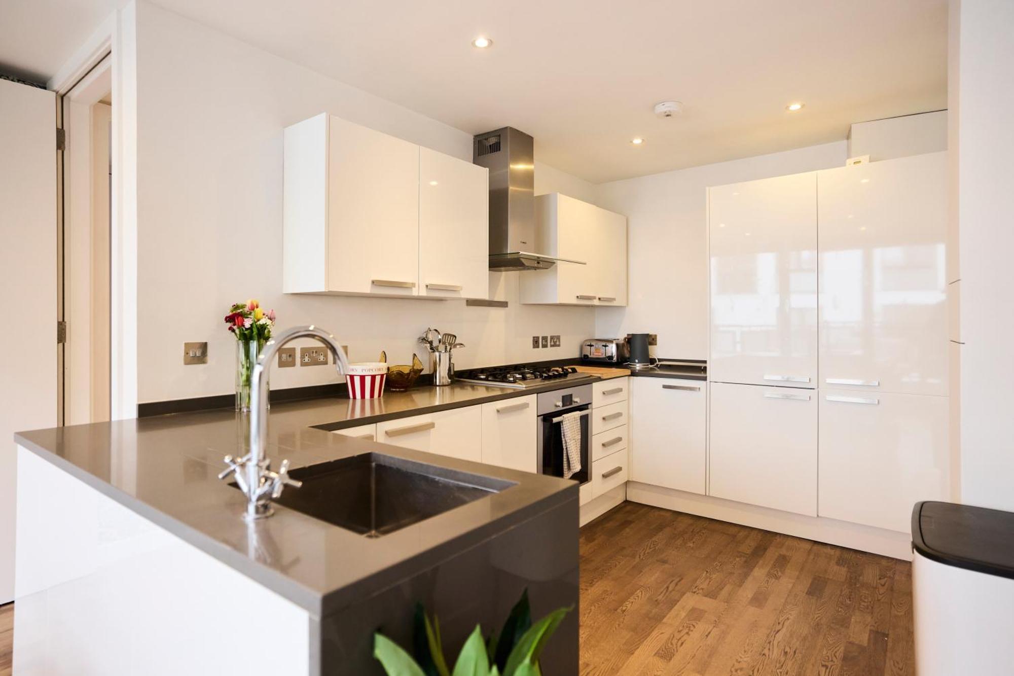 The Kensal Wonder - Bright 2bdr Flat With Balcony Apartment *